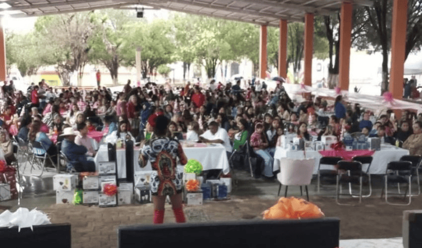 “Palmillas festeja a madres y niños”